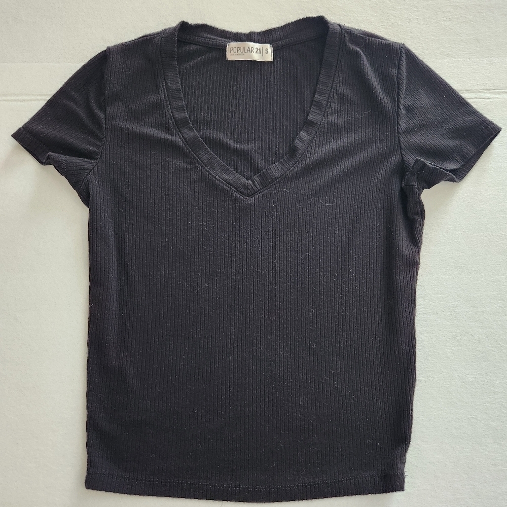 Popular 21 Basic Black Ribbed V-Neck Women's Tee Size Small